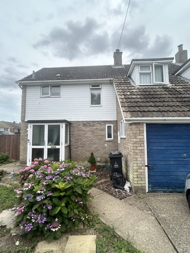 2 Blackberry Grove, Bradwell on Sea, Essex, CM0 7QE